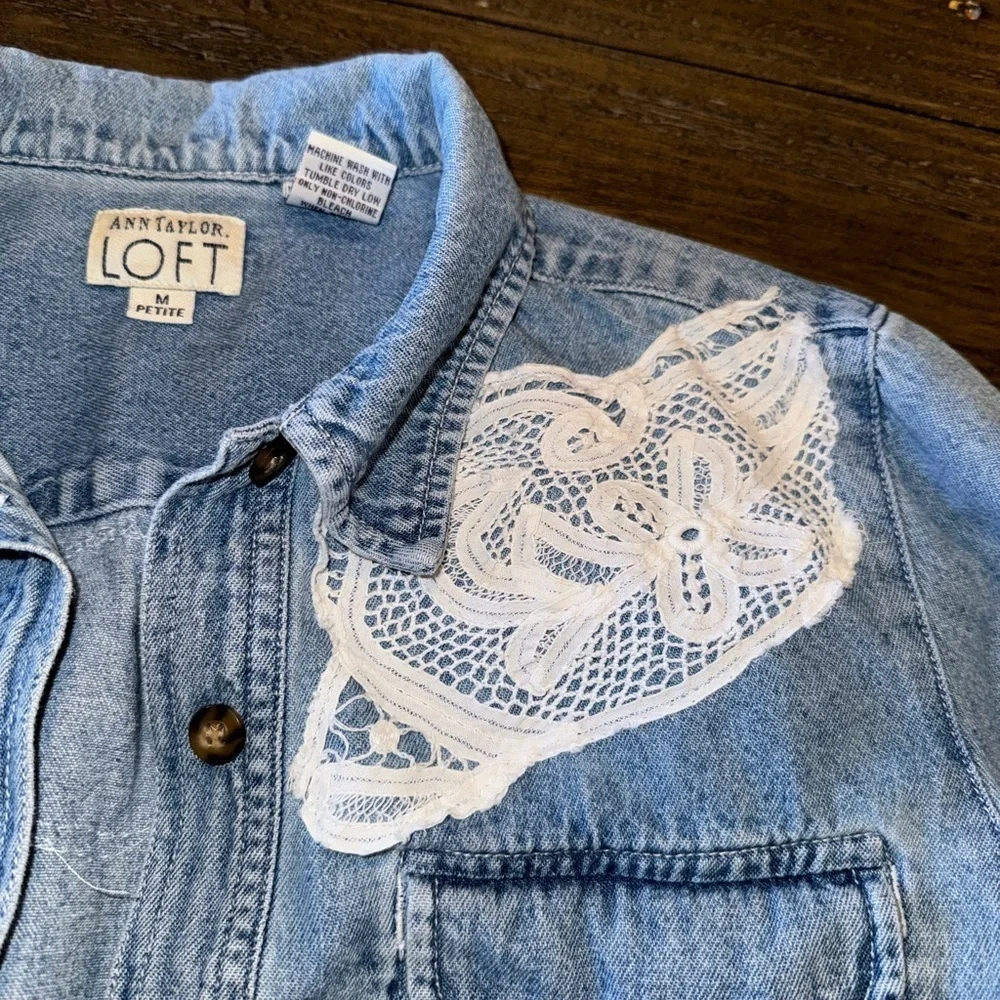 Ann Taylor Loft Vintage Denim Button Down Top Crochet Accents Country Festival S - Picture 4 of 8